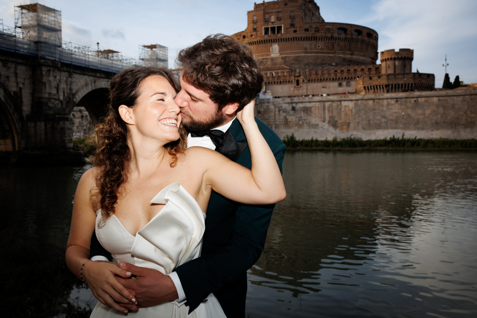 Wedding photoshoot at Castel Sant’Angelo, Rome Bride and groom during a wedding photoshoot at Castel Sant’Angelo in Rome