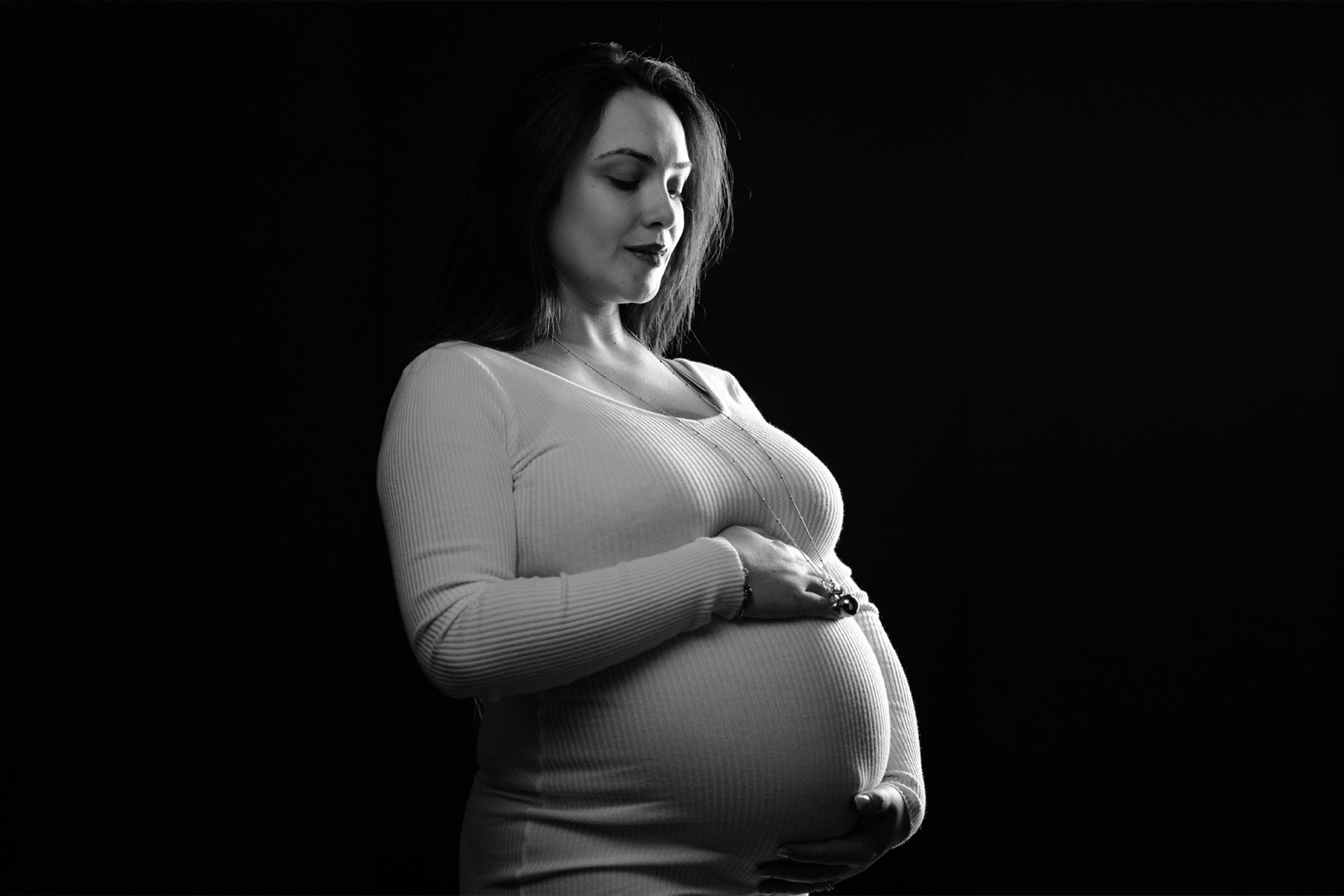Ritratto maternity in bianco e nero realizzato a Roma da Gian Luca Pallai