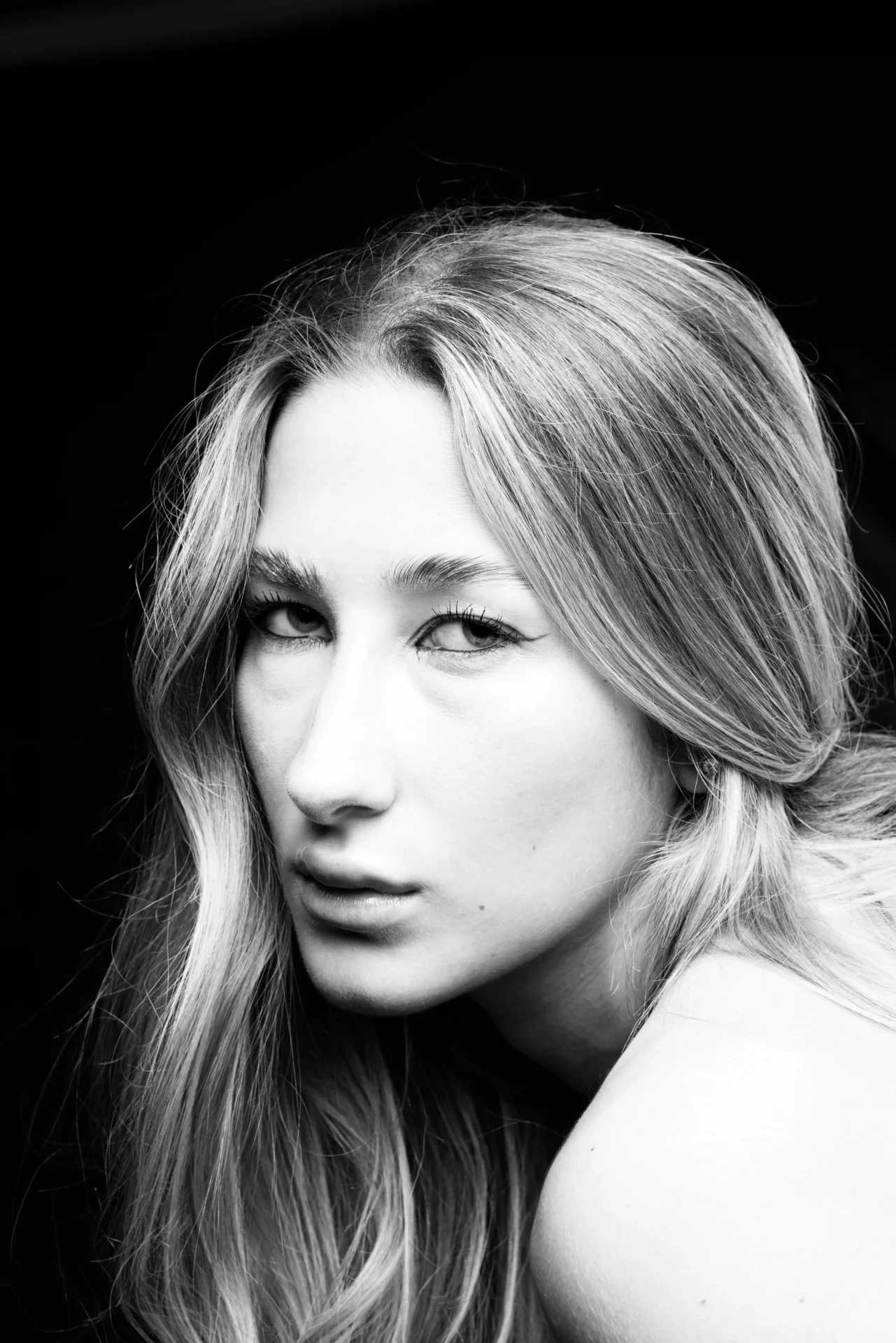 Ritratto femminile di Pamela durante un servizio fotografico a Roma.
